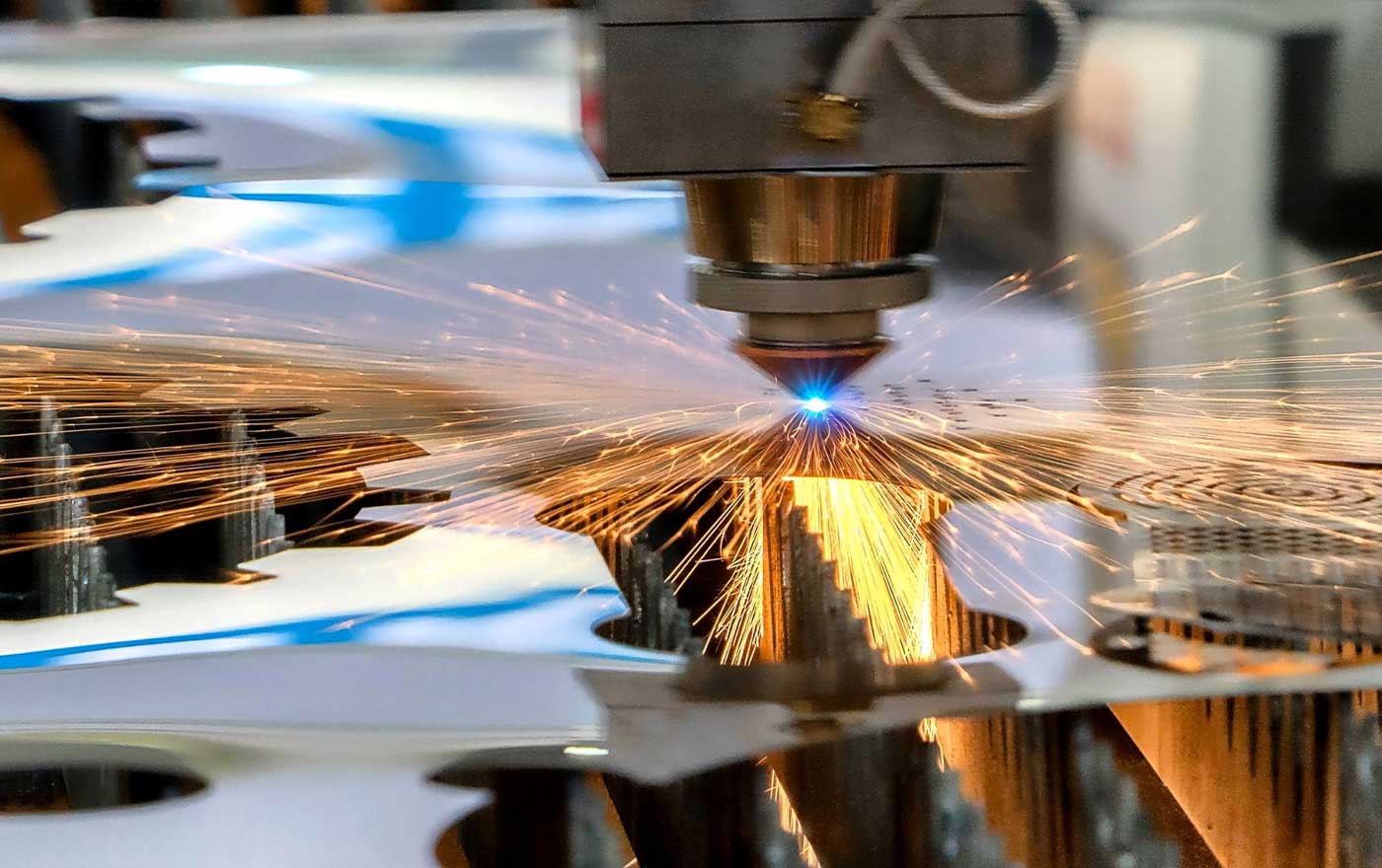 طراحی دستی طلا و جواهر